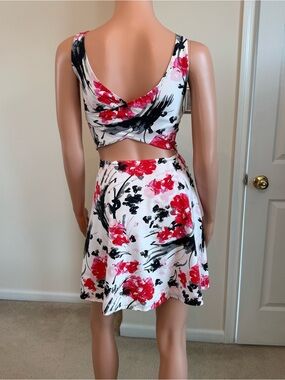 Abercrombie & Fitch floral print mini dress with cut out back detail Size L